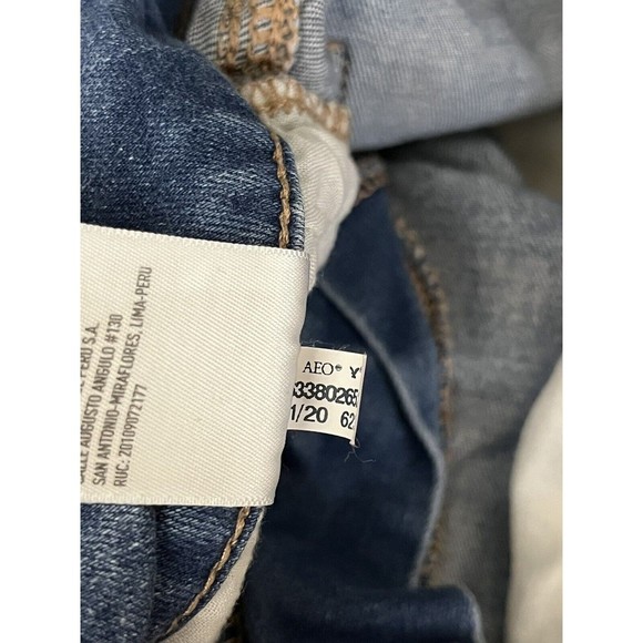 American Eagle Blue Ne(x)t Level Stretch Distressed Midi Jean Shorts Size 2 - Picture 4 of 10